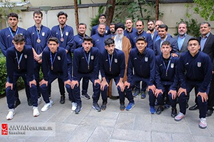 دیدار تیم ملی والیبال دانش‌آموزی ایران با رهبر معظم انقلاب